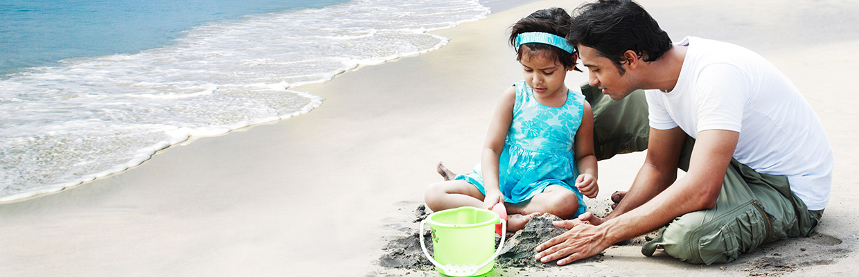 A father playing sand with his daughter; image used for HSBC NRO rupee term deposit page.