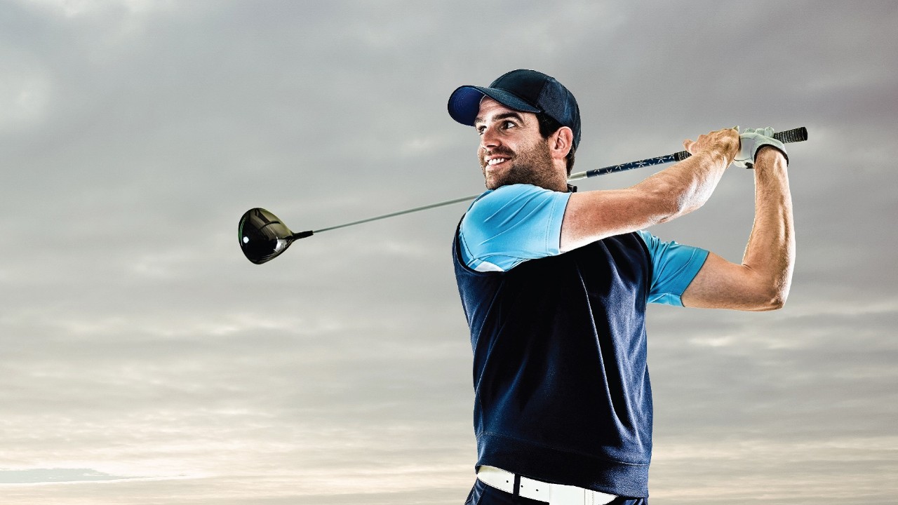 A man is playing golf; image used for HSBC titanium plus page.