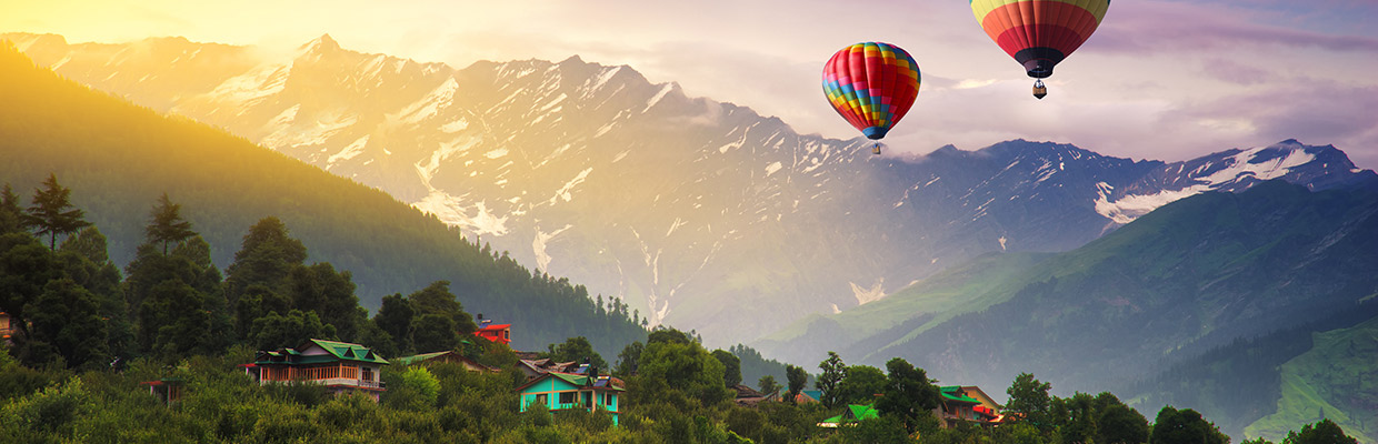 A hot air balloon in flight; image used for HSBC Outward Remittance.