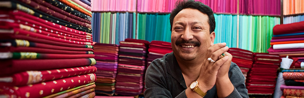A man is laughing; image used for HSBC FCNR Deposit page.