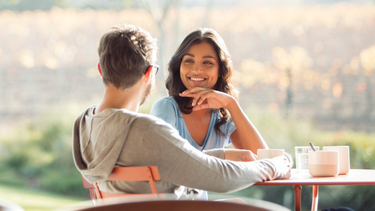 Chat between a man and woman; image used for HSBC Non-Resident Indian Services.