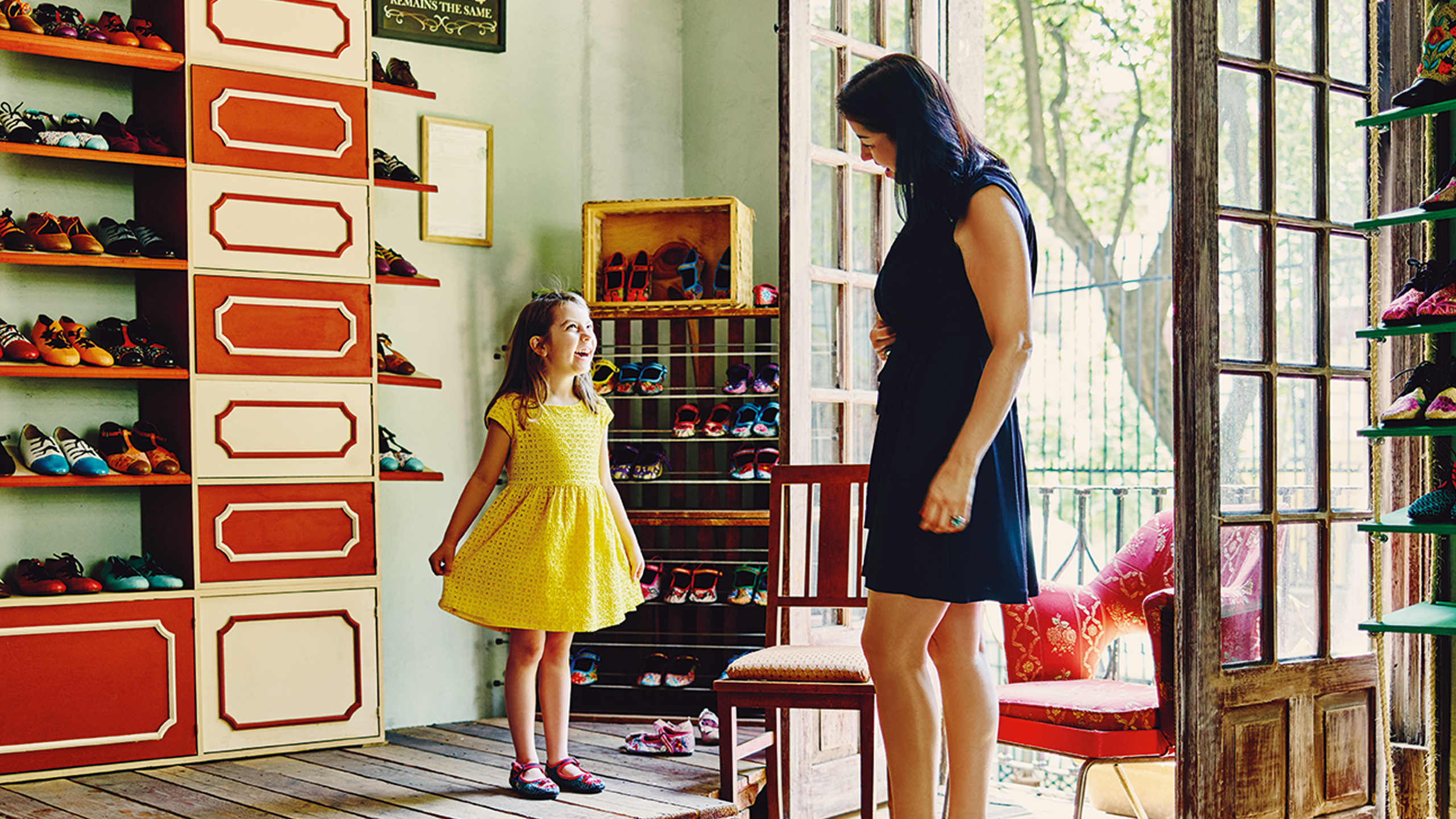 Parents and kid enjoy shopping moment; image used for HSBC investments page