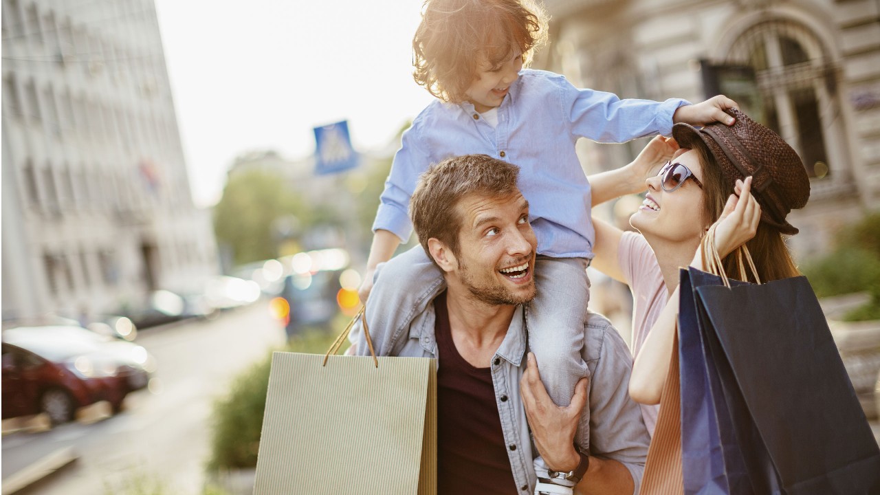 Parents and kid enjoy shopping moment; image used for HSBC investments page